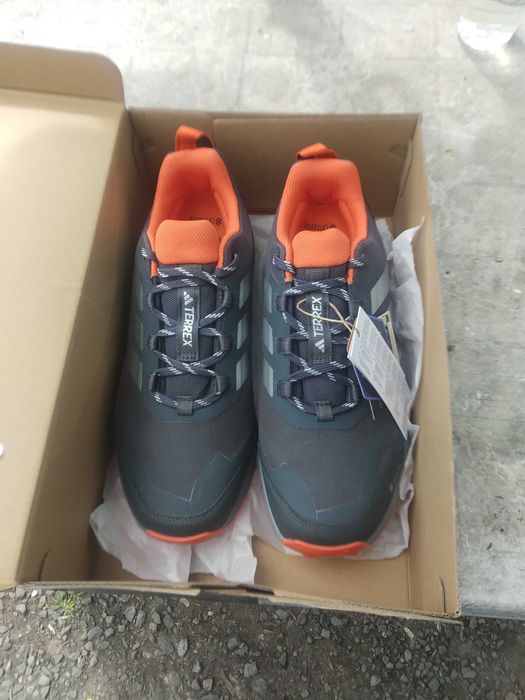 ADIDAS TERREX 43 и една трета ,Чисто  Нови!