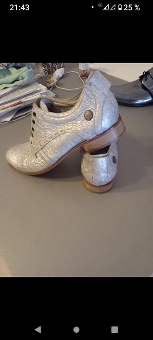 vând pantofi lucrați manual