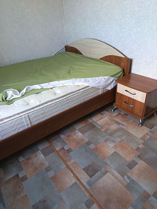 Продам спальный гарнитур.