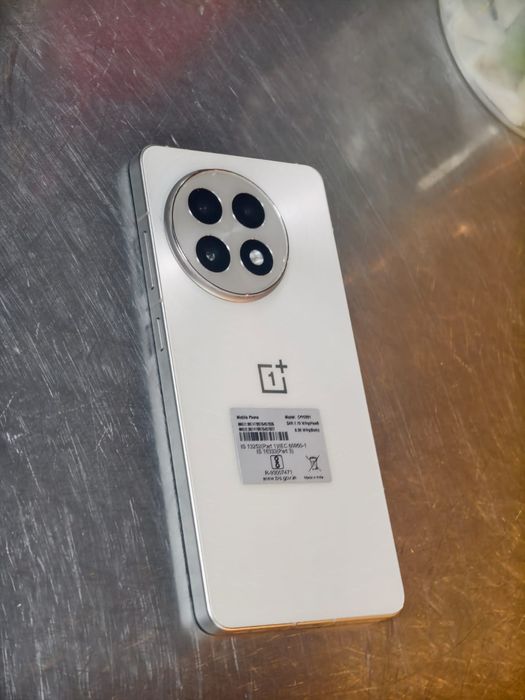 Продаю OnePlus 13r