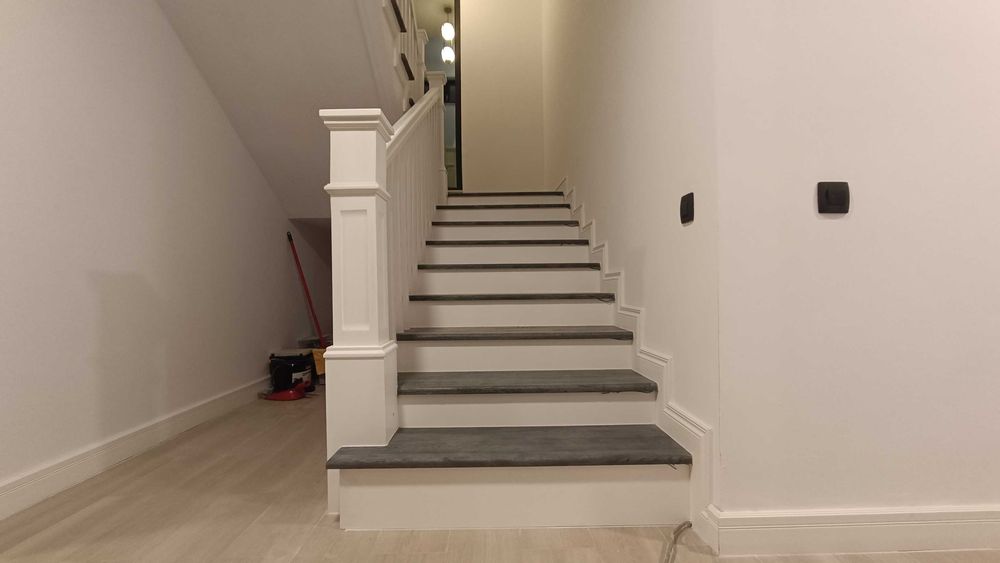 Scara interior din lemn masiv stejar