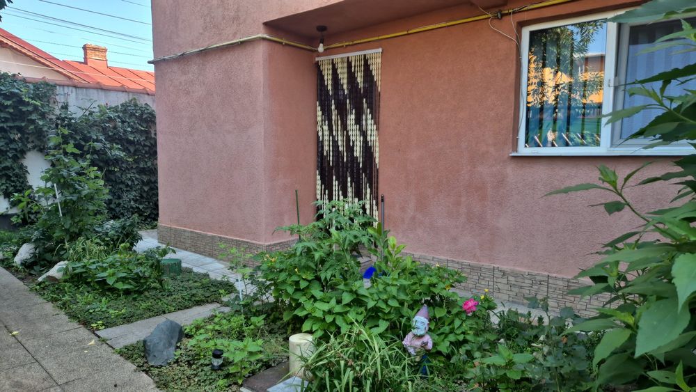 Chirie cameră (parter sau etaj) + baie+ bucătărie la casă tip garsonieră