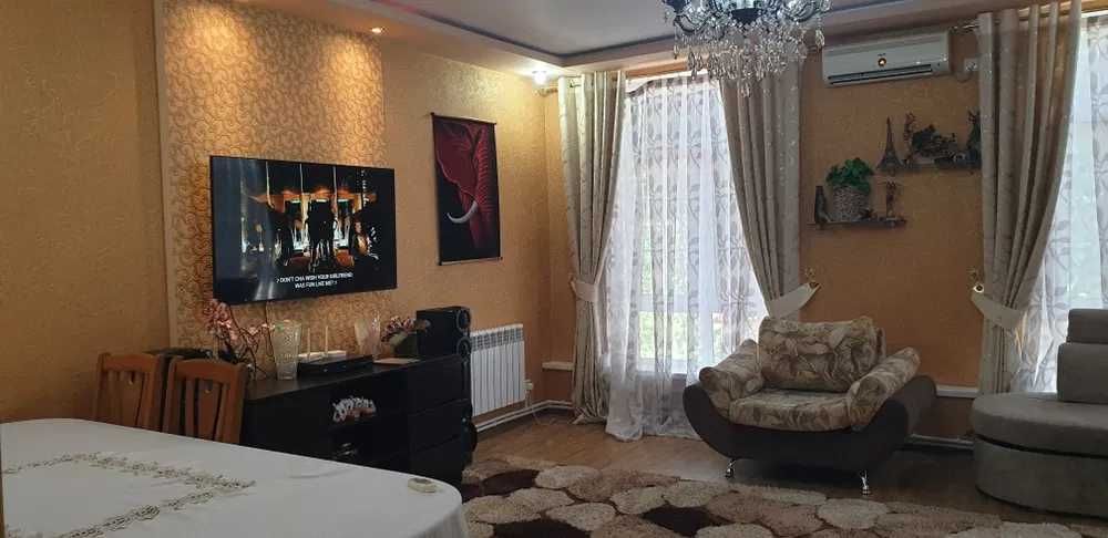 Тайёр 4 хонали алохида гаражи ва иссик-совук суви бор квартира!