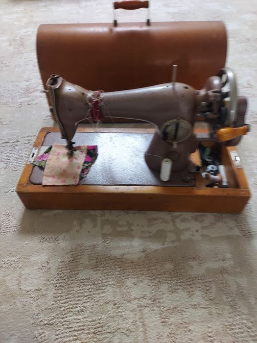 Ручная швейная машинка