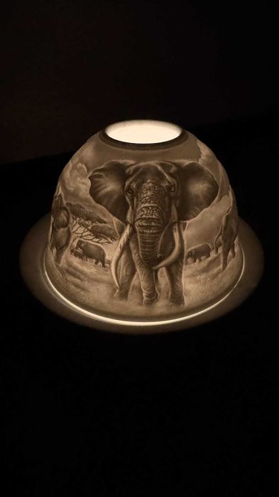 Разкошен чаен свещник, слончета–Фин порцелан!