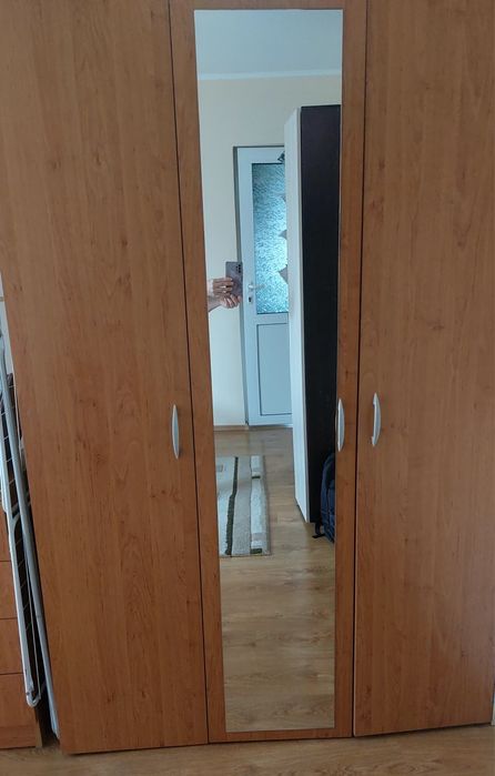 Продавам гардероб и два скрина