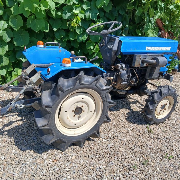 Tractoras japonez Mitsubishi