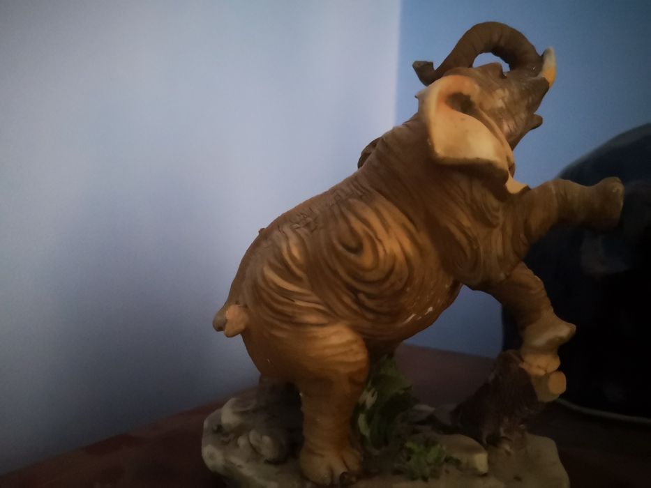 Сувениры слонов со слоненками