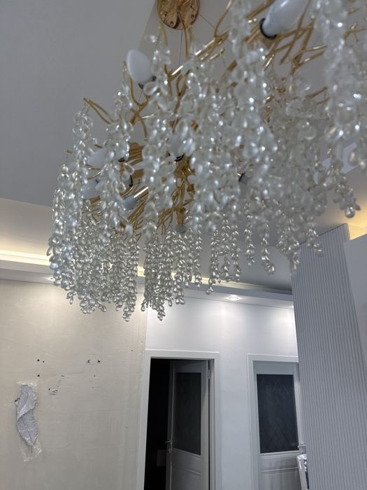 Продам люстура  новый