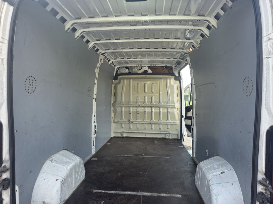 Vând peugeot box