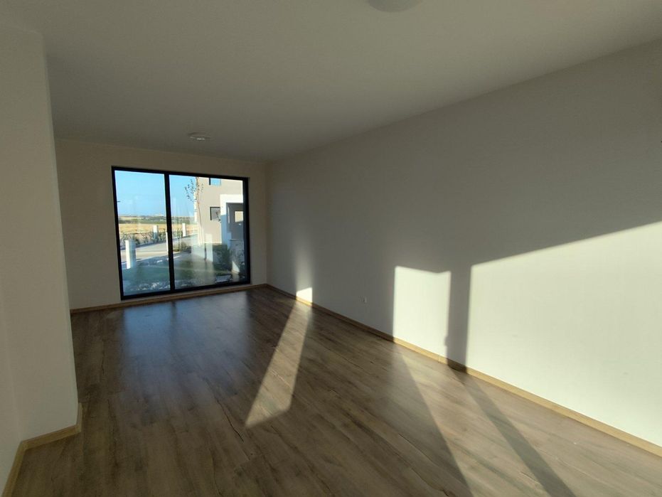 Къща до ключ в м.Victoria Hills кв. Сарафово