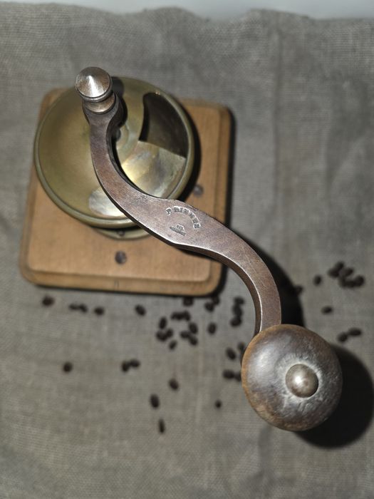 Rasnita de cafea Peter Dienes