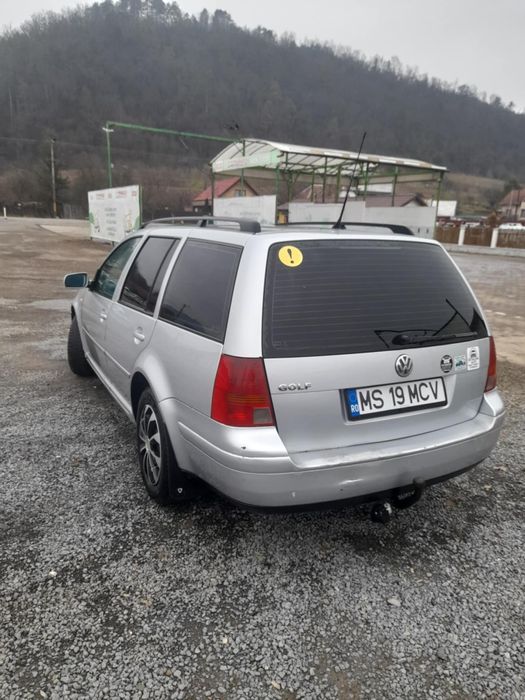 Vând Volkswagen Golf 4