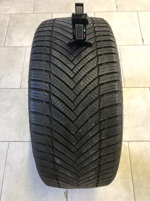 Всесезонна гума 225 40 18 Imperial 1бр