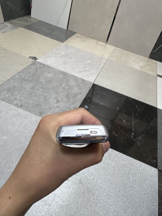 Nokia 8800.