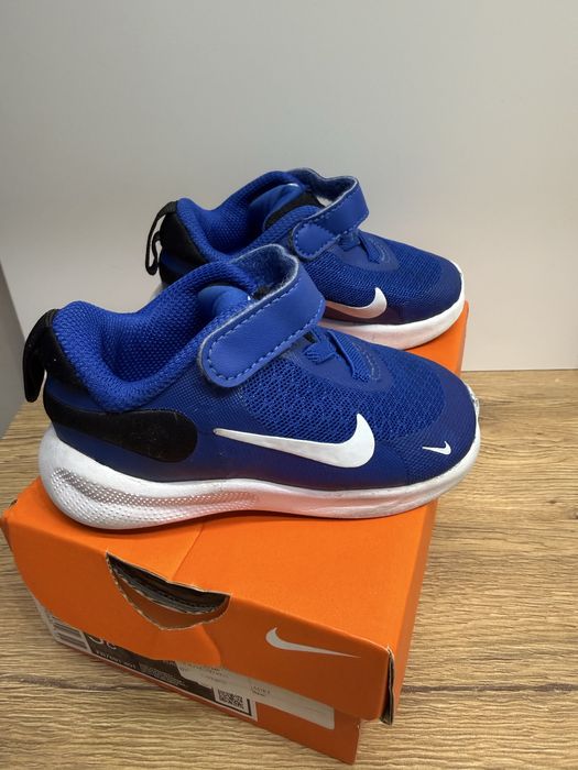 Продавам детски Маратонки Nike