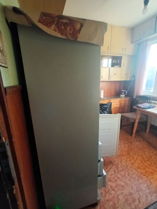 Продавам хладилник LG