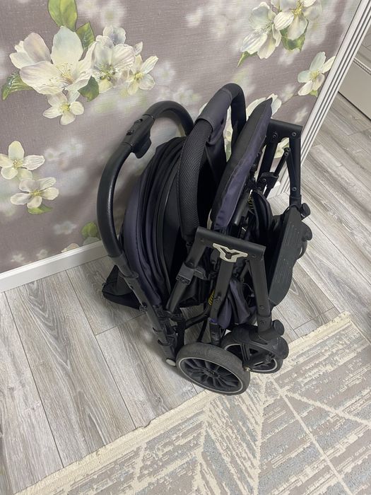 Коляска детская черная