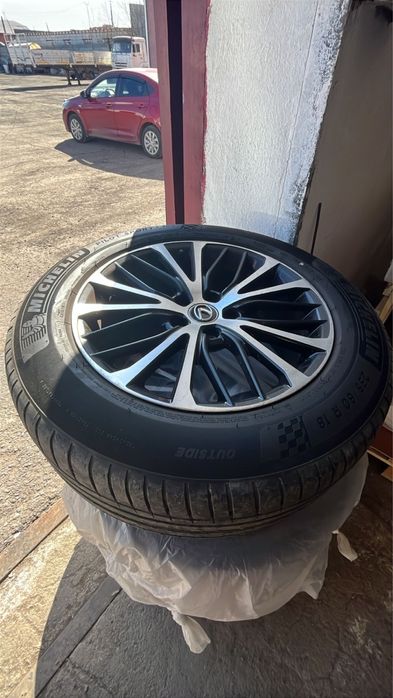Продам комплект дисков на 235/60 R18