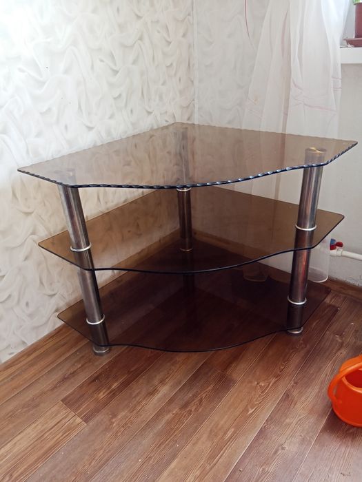 Продам угловой стол под телевизор