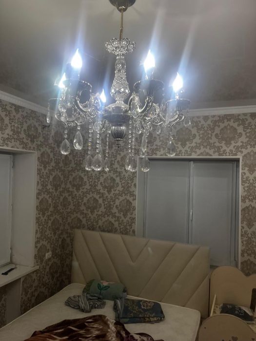 Люстра для зала холла