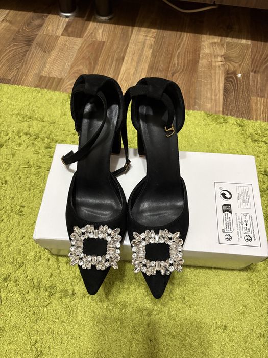 Pantofi cu toc