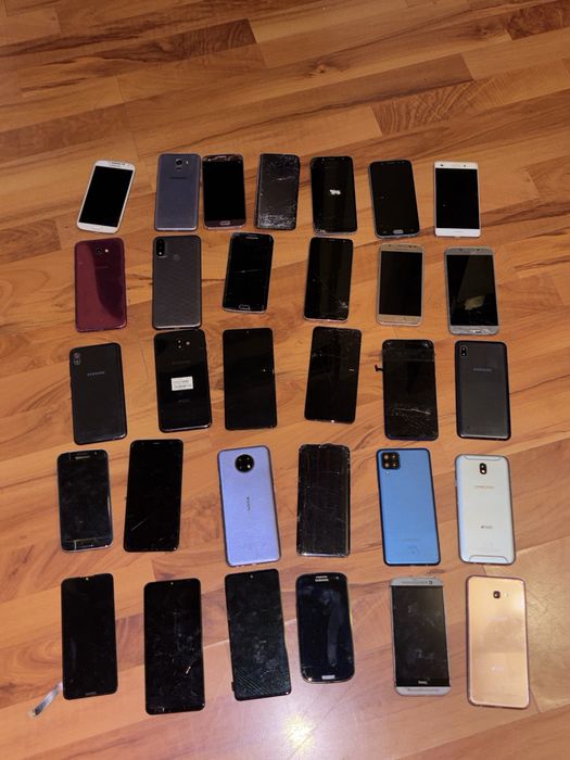 Lot telefoane si componente