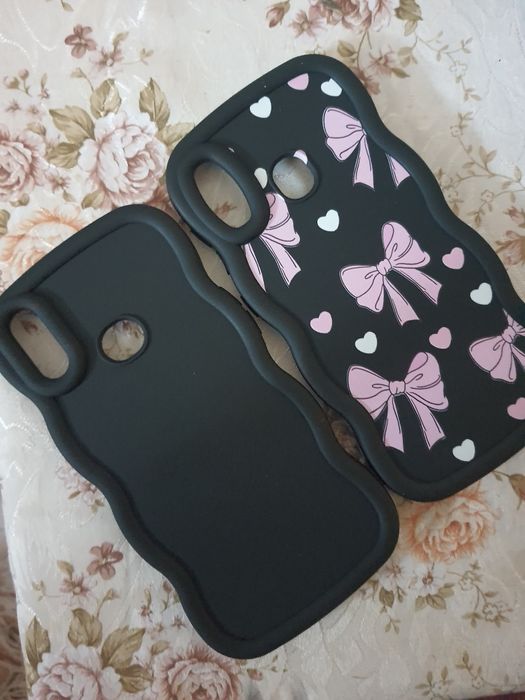 Huse de vanzare  sunt mari pt telefoane