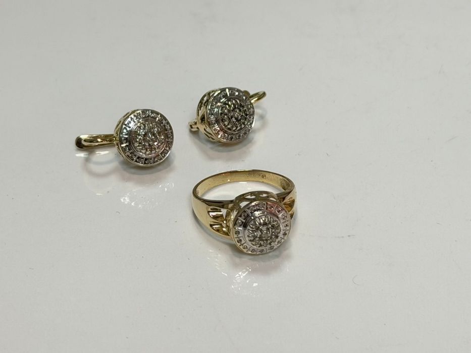 Золотой набор  с бриллиантами (серьги +кольцо)