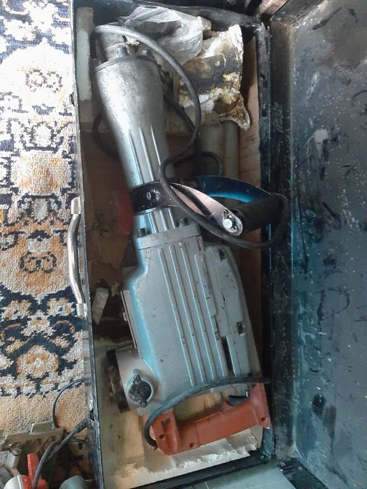 Сдам жираф  Отбойный молоток прифаратор пчелка болгарки пушку плиткаре