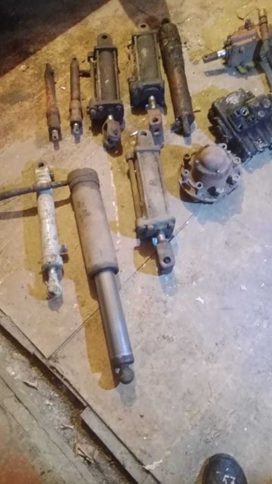 продам целиндры, ступица ПТС и др.