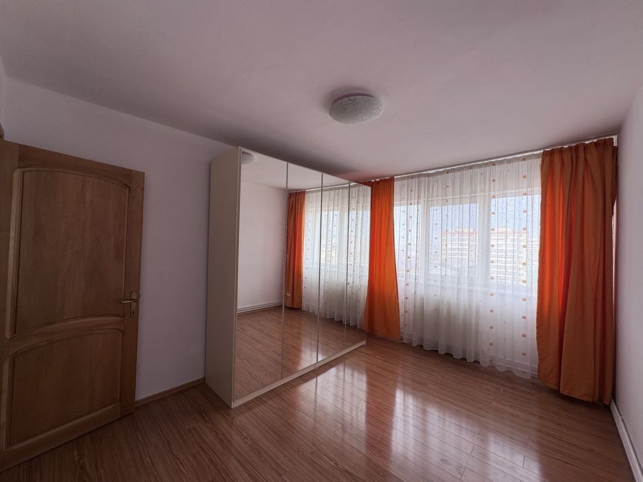 Vând apartament 3 camere(78mp), Bulevardul Unirii, Micro 6, Târgoviște
