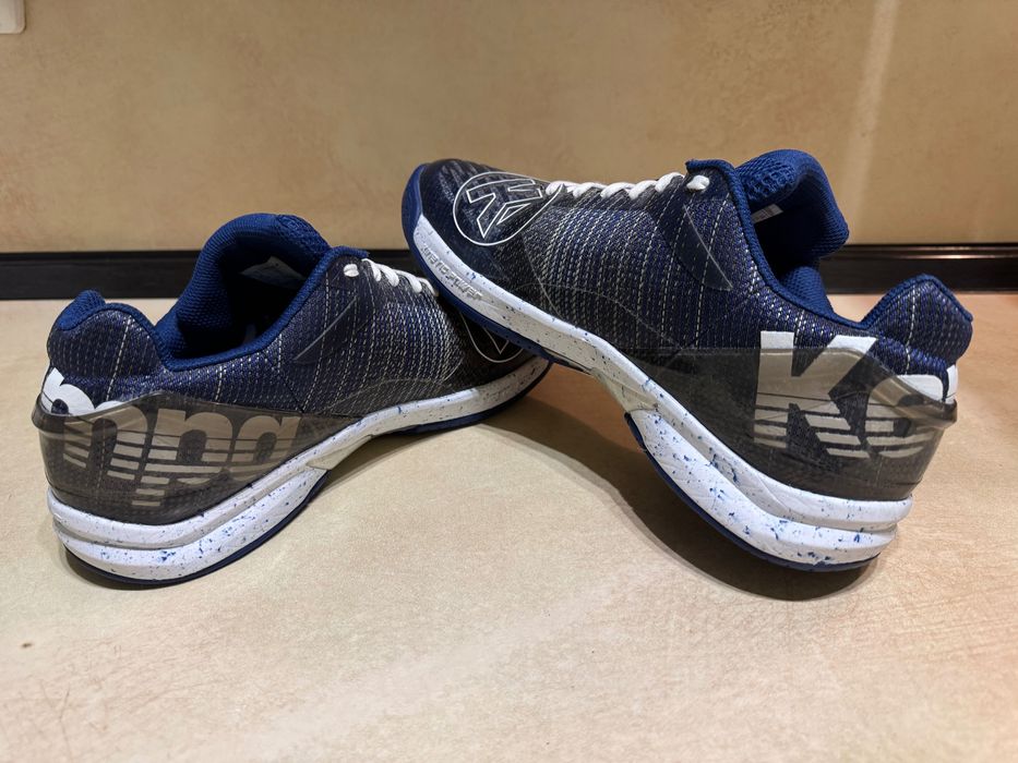 Kempa Attack ONE Contender.