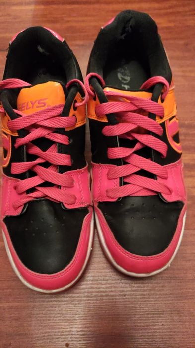 Продается красовкий Heelys 2 пары