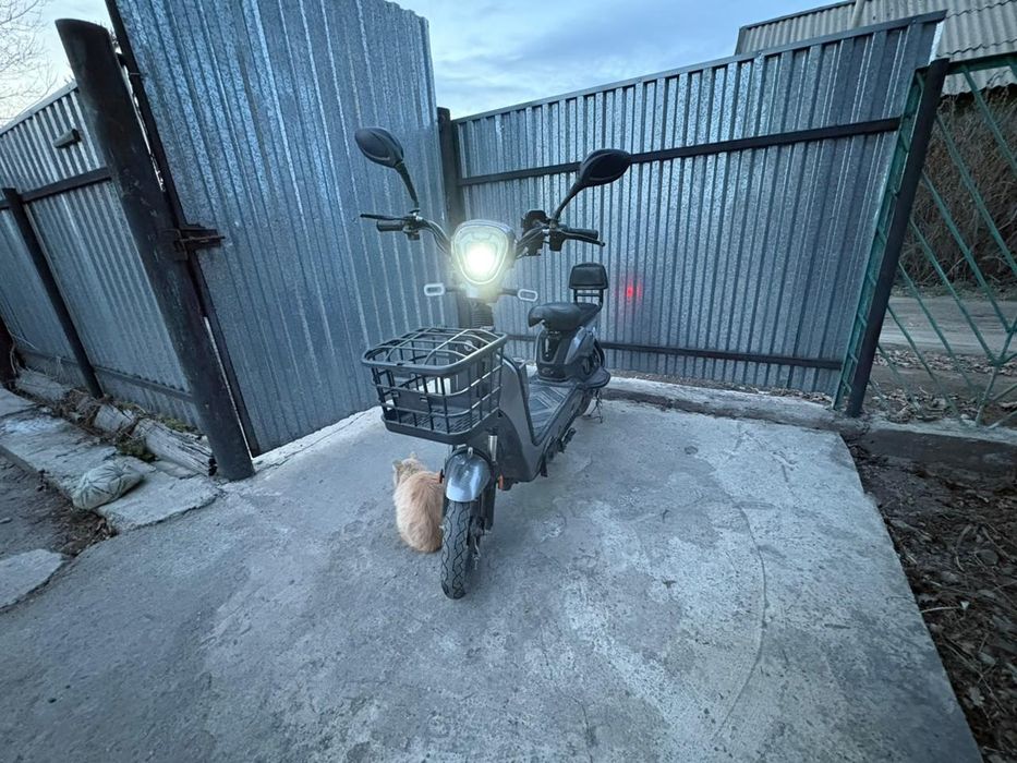 Скутер AET сатамын