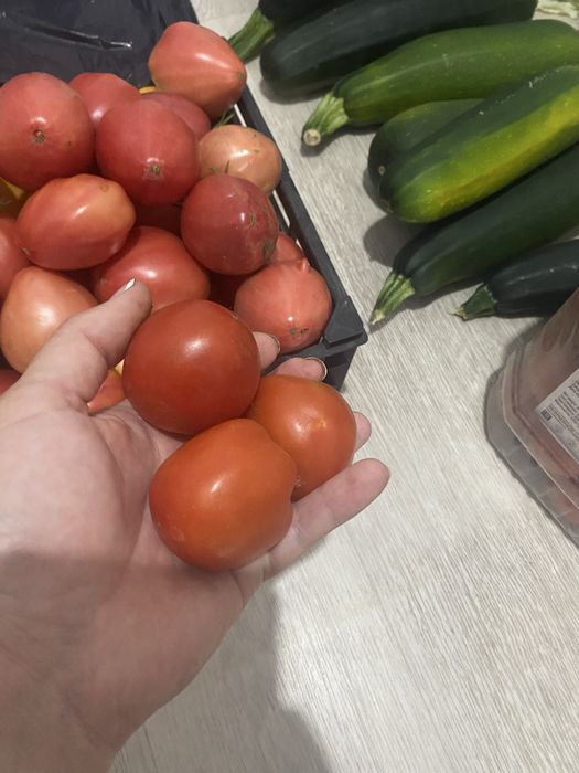 Продам помидоры крупные