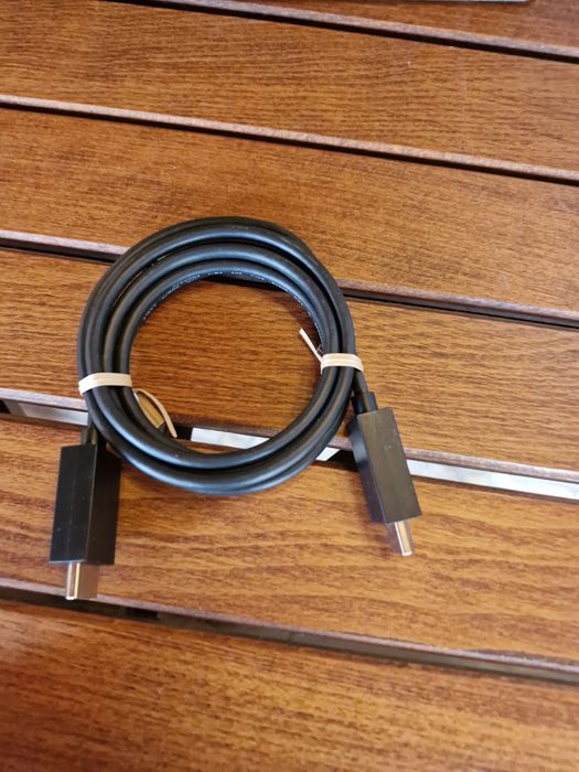 Ps4-slim pe negru