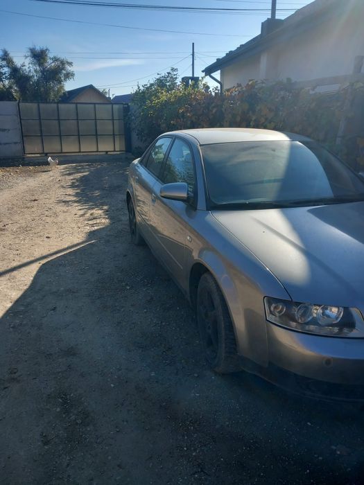 Vând audi a4 1.6 benzină.
