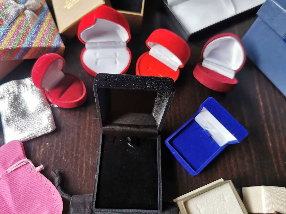 Кутии за бижута и подаръци