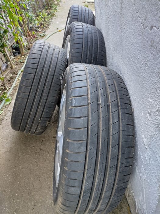 Vând jante de tabla cu cauciucuri de vara