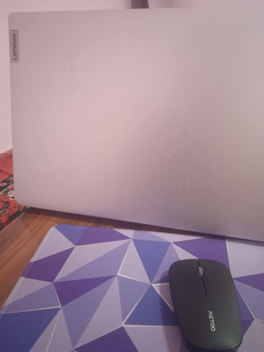 Noutbook lenova.Xolati yangi+mishka+sumkasi bonus narx 3mln kelishamiz