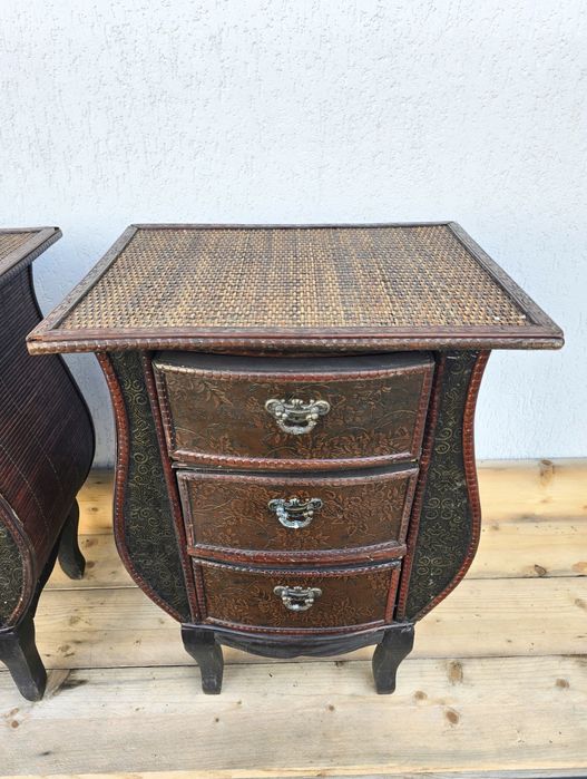 Vând set mobilier noptiere/comode instil oriental și 1 stand octogonal