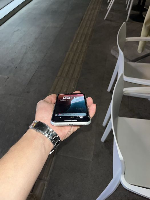 Iphone x r sotiladi