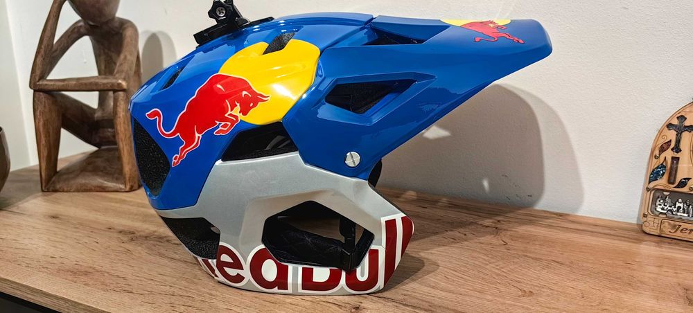 Casca Redbull enduro bike