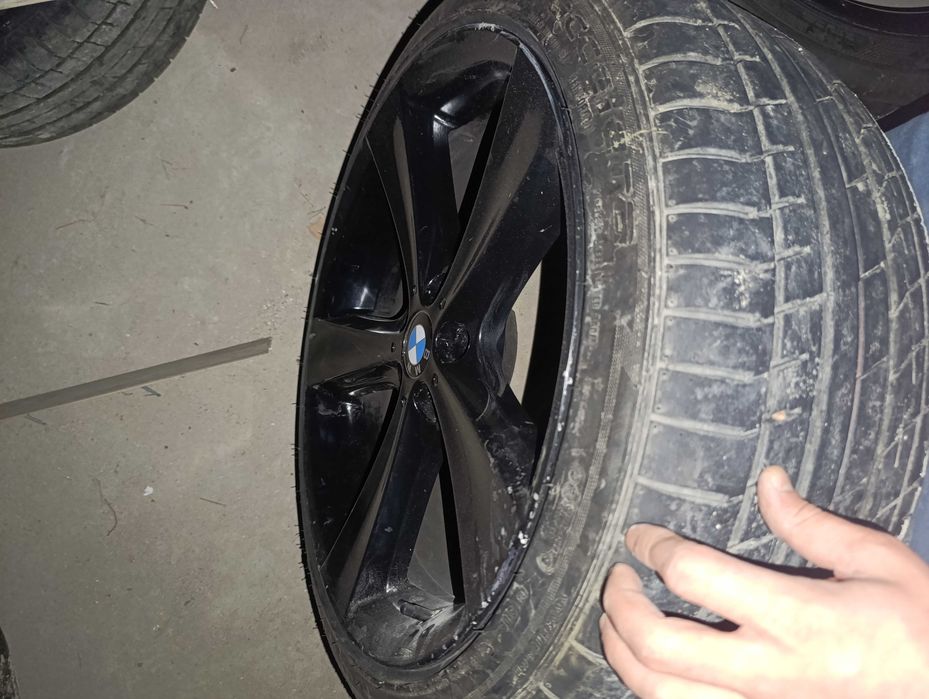 285/35R21   325/30R21 108W BMW E70