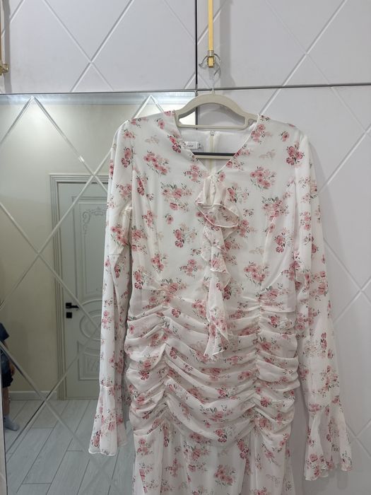 Легкое летнее платье в цветочек