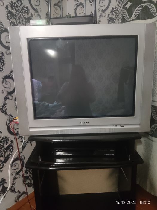 Телевизор ROISON в нормальном состоянии рабочий,