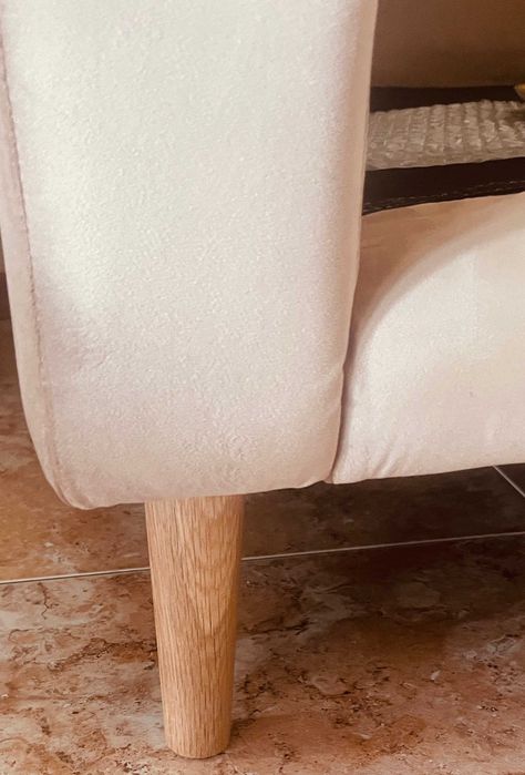 Луксозен диван с кадифе в пясъчен цвят