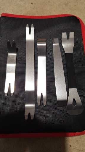 Инструменти за демонтаж на интериорни детайли