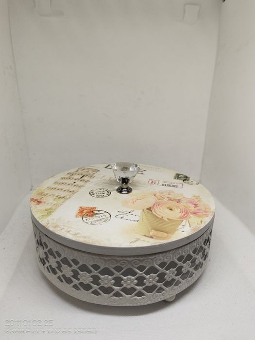 Cutie bijuterii/cadou capac lemn, carcasa metal